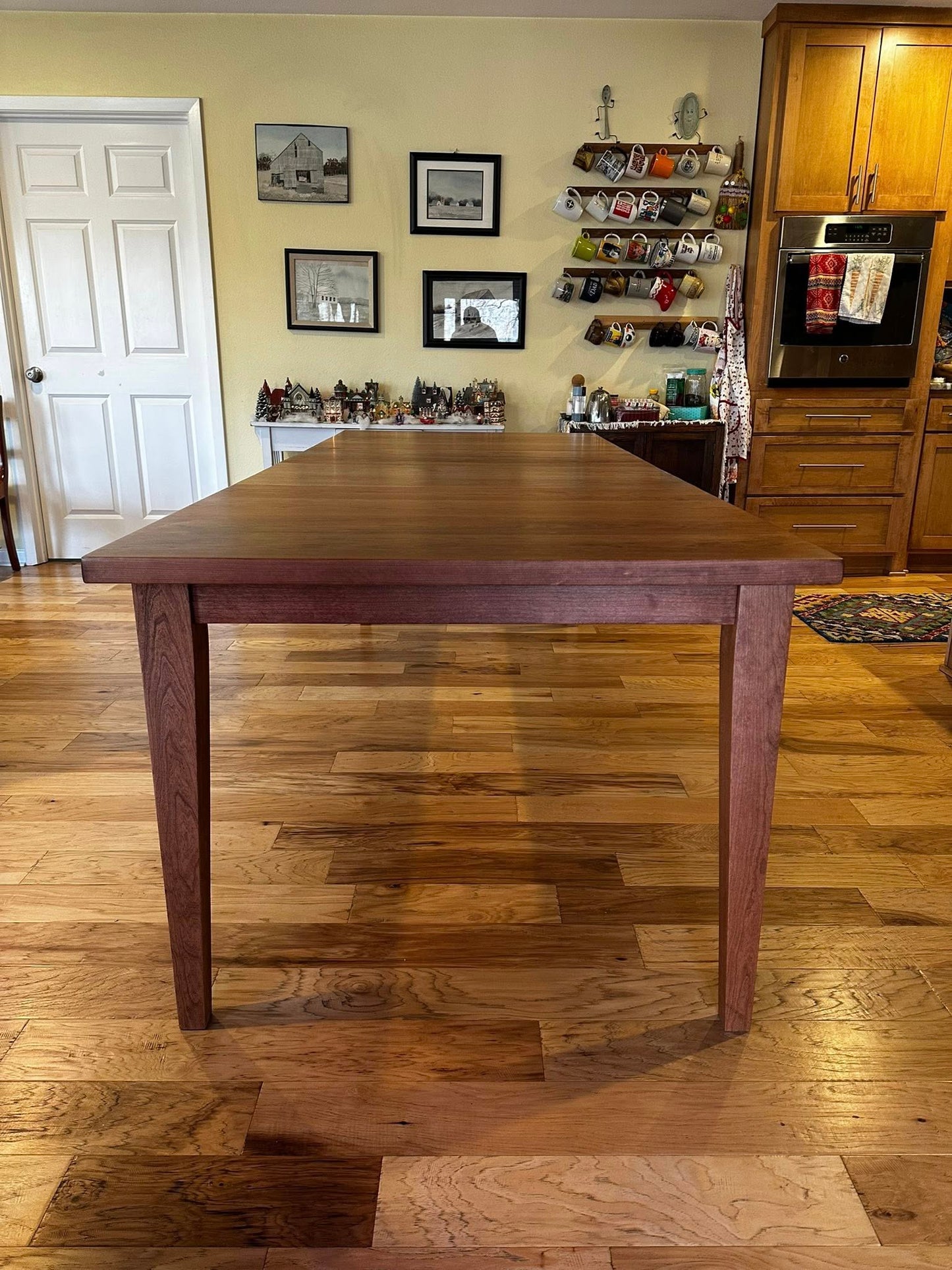The Monroe Farm Table